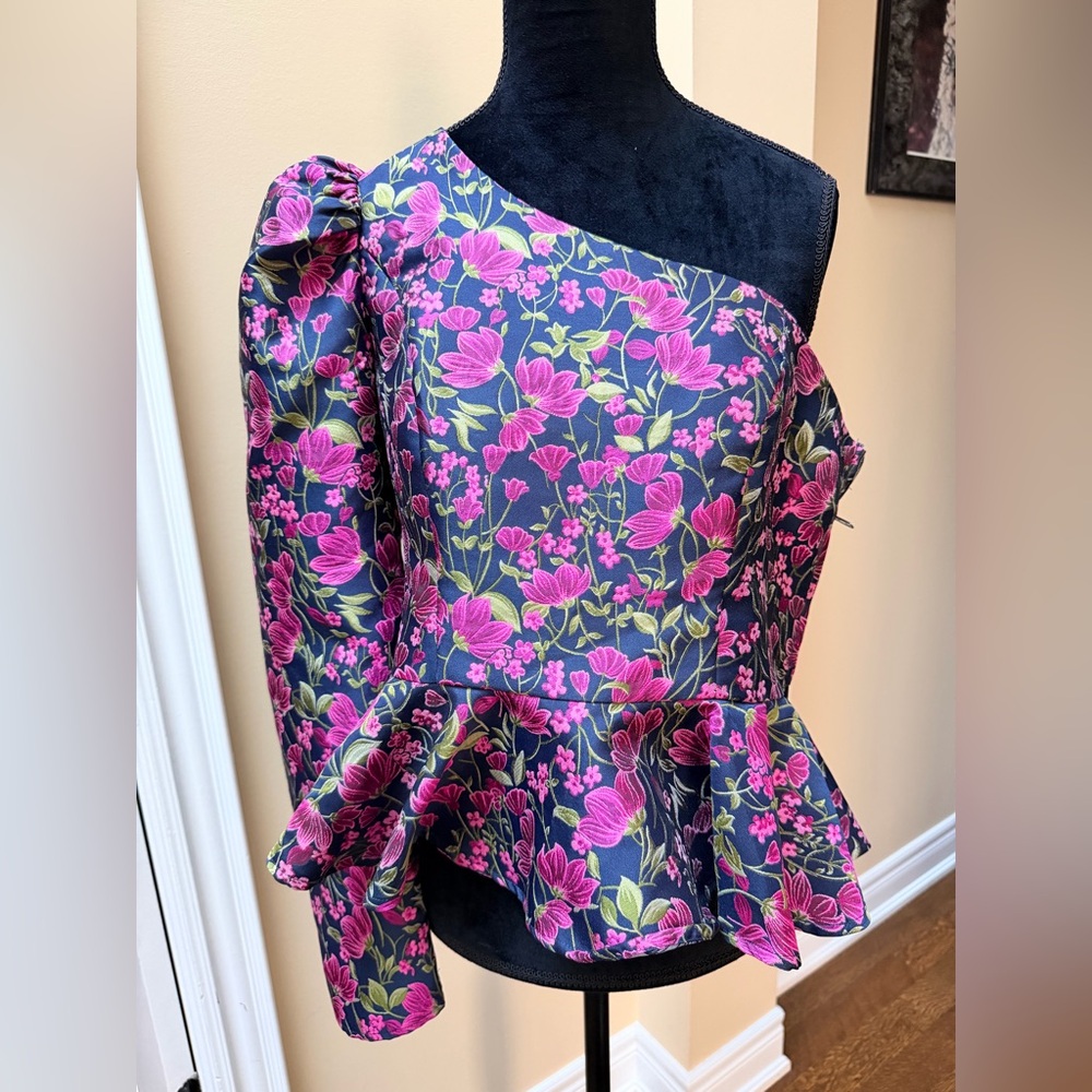 EN SAISON Jacquard One Shoulder Puff Sleeve Floral Print Like New Size Medium